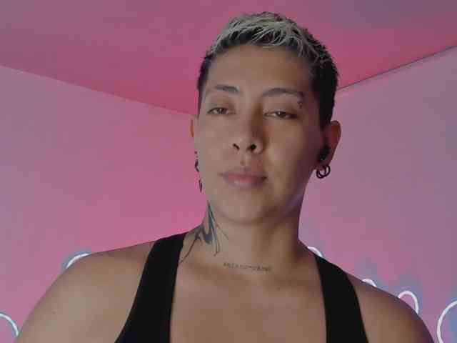Aleja1214 webcam