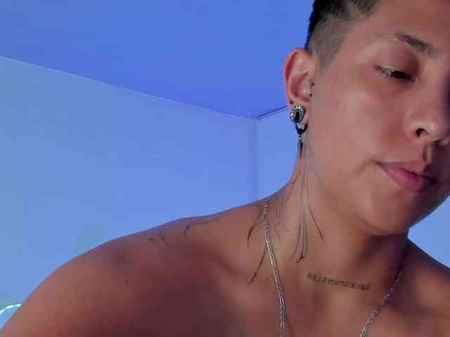 Aleja1214 webcam