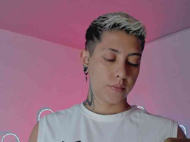 Aleja1214 webcam