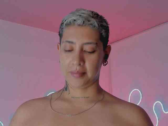 Aleja1214 webcam