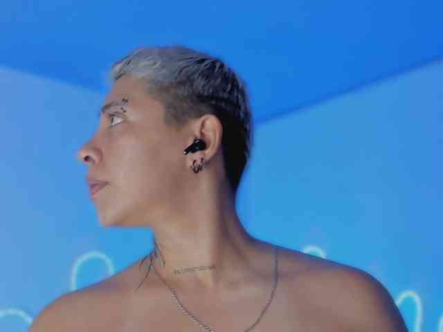 Aleja1214 webcam