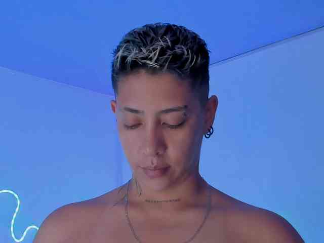 Aleja1214 webcam