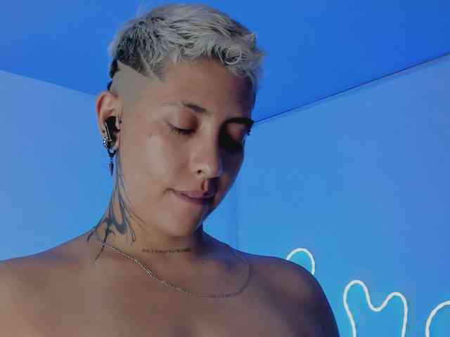 Aleja1214 webcam