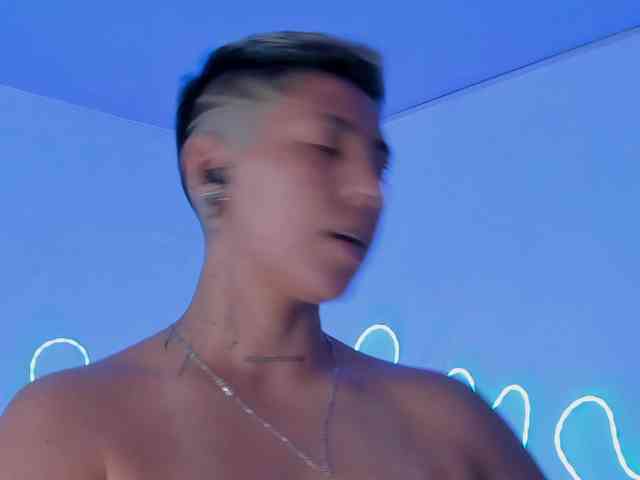 Aleja1214 webcam