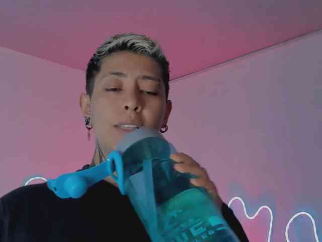 Aleja1214 webcam