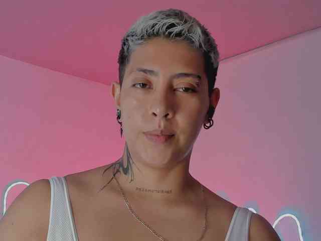 Aleja1214 webcam