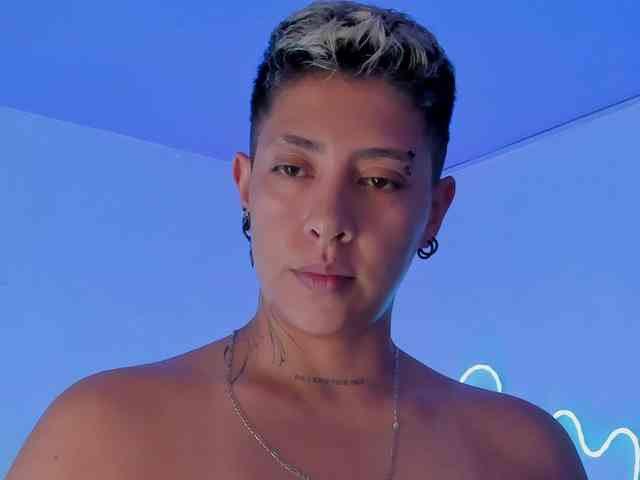 Aleja1214 webcam