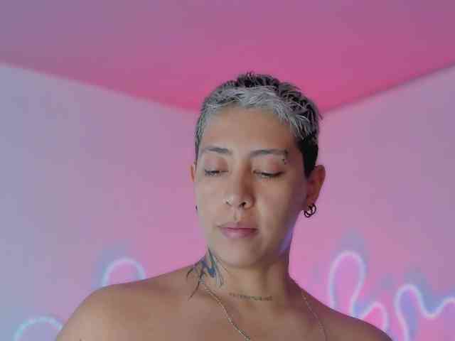 Aleja1214 webcam