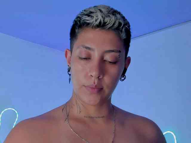Aleja1214 webcam