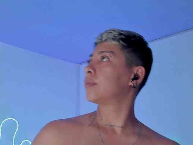 Aleja1214 webcam