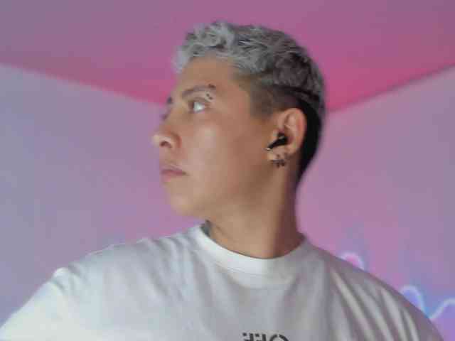 Aleja1214 webcam