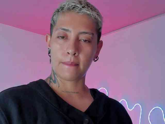 Aleja1214 webcam