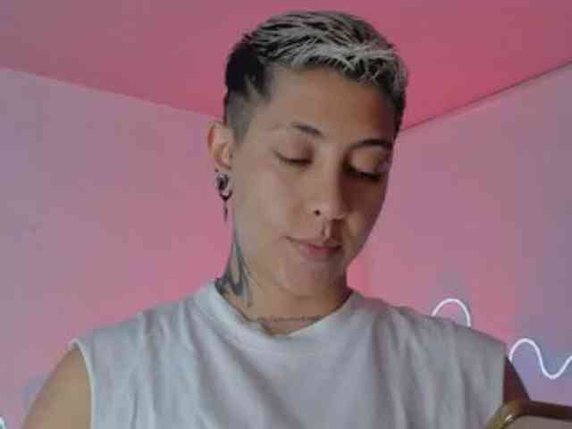 Aleja1214 webcam