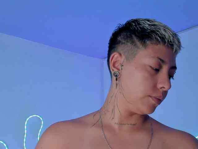 Aleja1214 webcam
