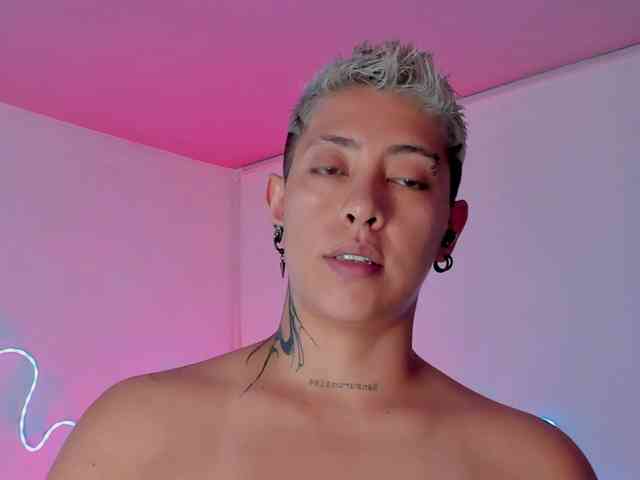 Aleja1214 webcam