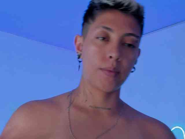 Aleja1214 webcam