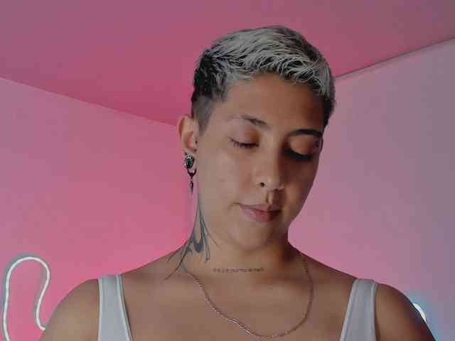 Aleja1214 webcam