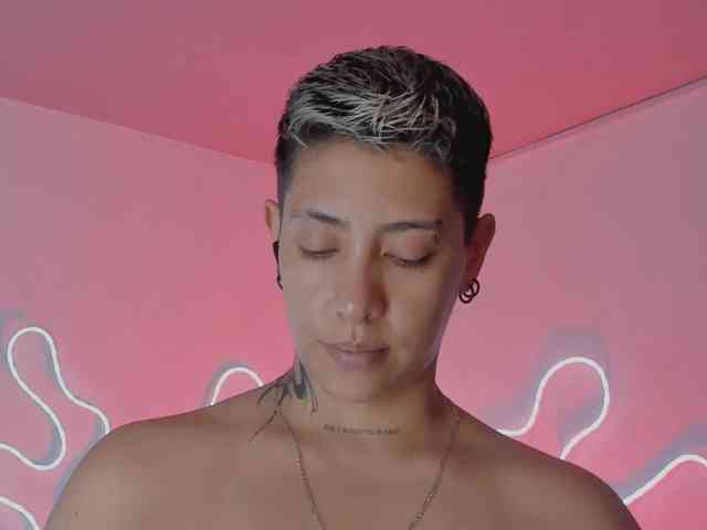 Aleja1214 webcam