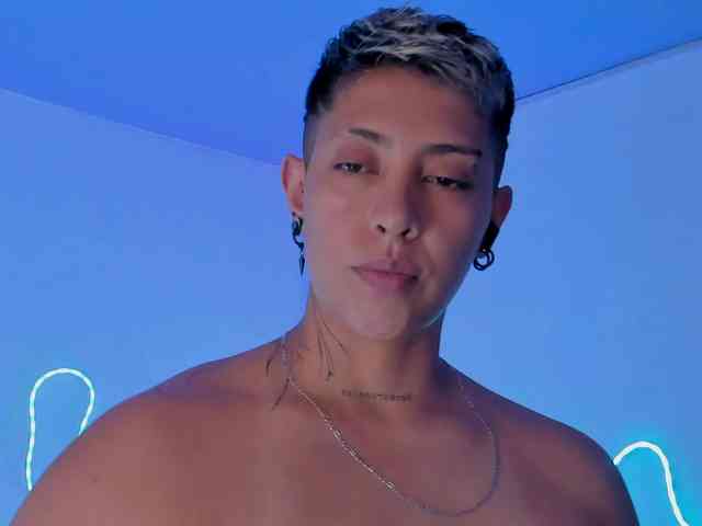 Aleja1214 webcam