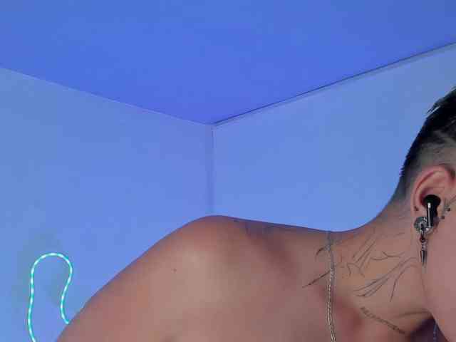 Aleja1214 webcam