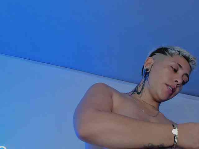 Aleja1214 webcam