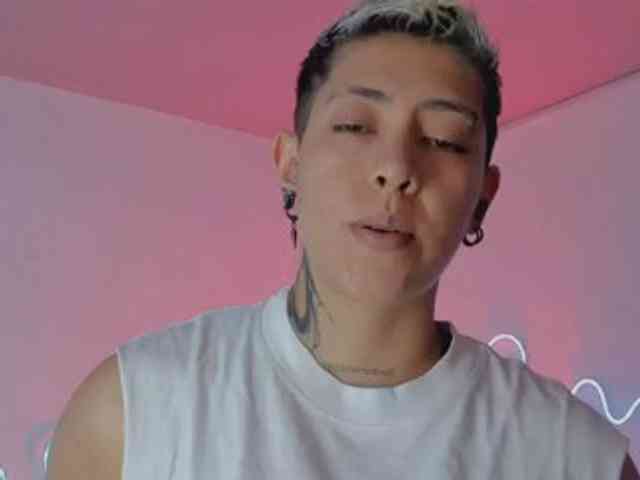 Aleja1214 webcam