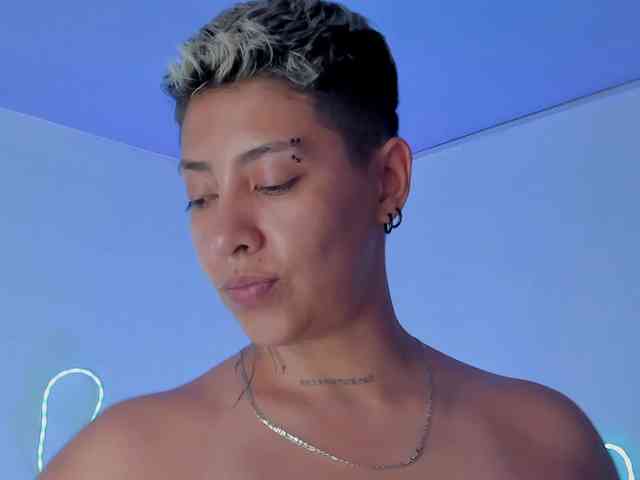 Aleja1214 webcam