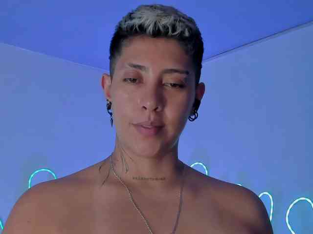 Aleja1214 webcam