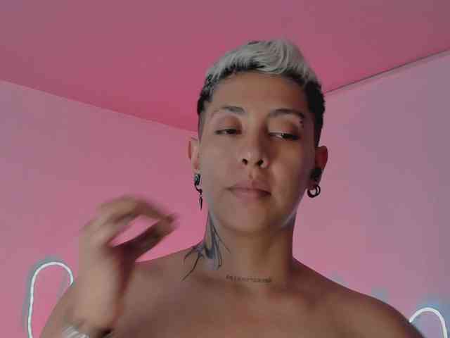 Aleja1214 webcam