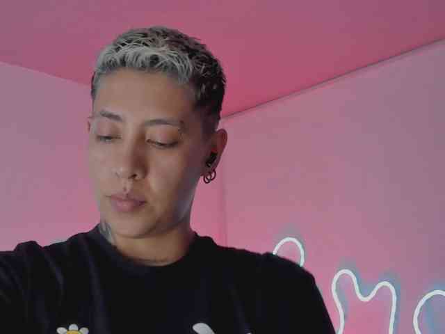Aleja1214 webcam