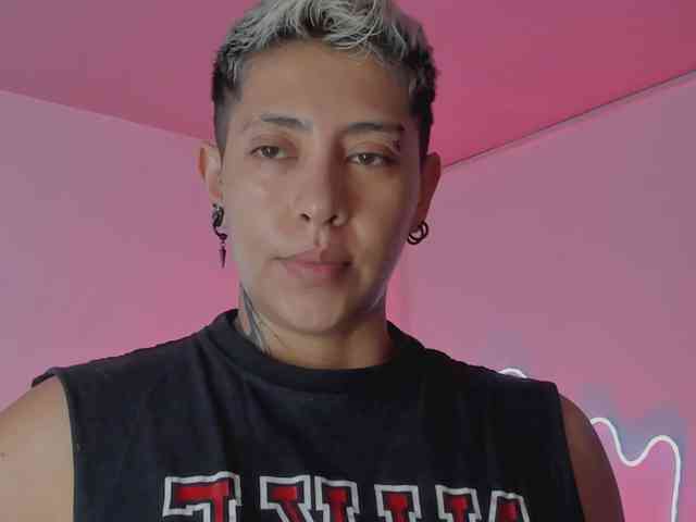 Aleja1214 webcam