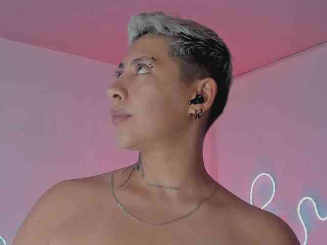 Aleja1214 webcam