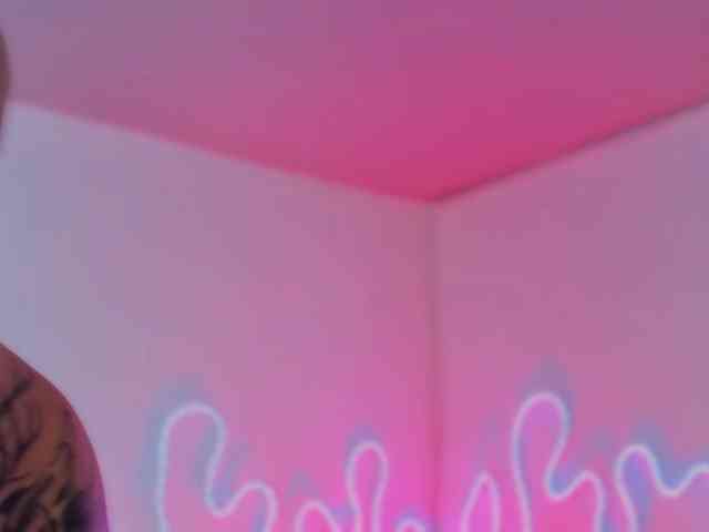 Aleja1214 webcam