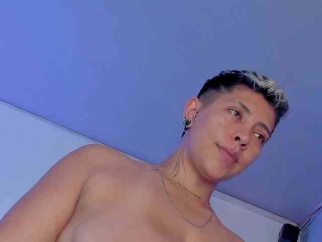 Aleja1214 webcam