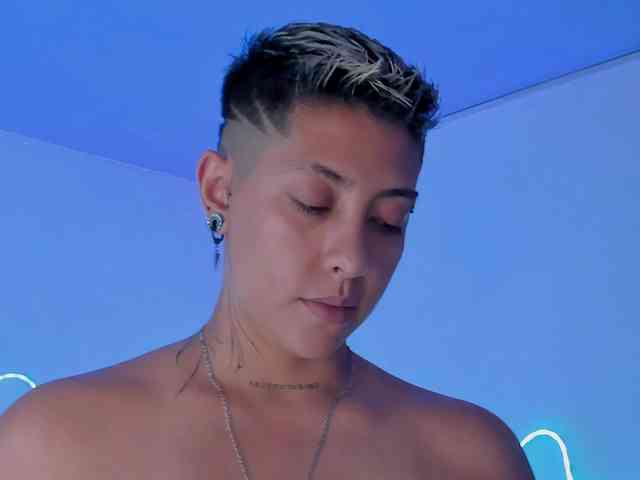 Aleja1214 webcam