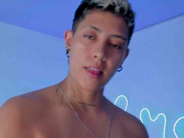 Aleja1214 webcam