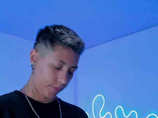 Aleja1214 webcam