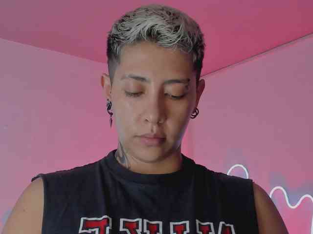 Aleja1214 webcam