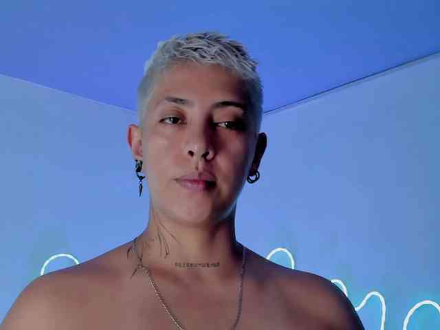Aleja1214 webcam