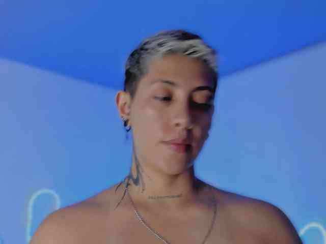 Aleja1214 webcam