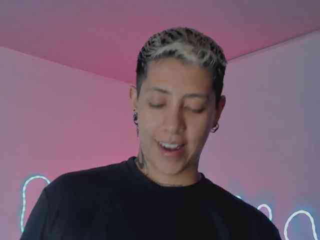Aleja1214 webcam