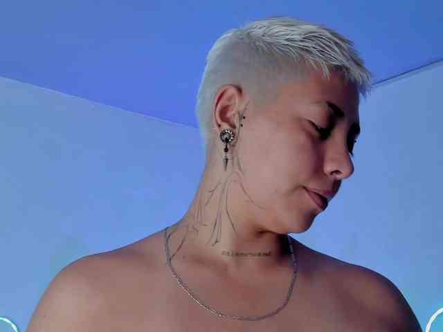 Aleja1214 webcam