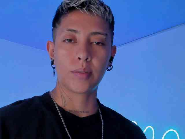 Aleja1214 webcam