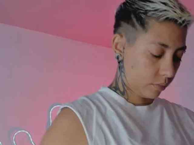 Aleja1214 webcam