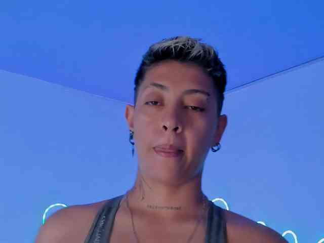 Aleja1214 webcam