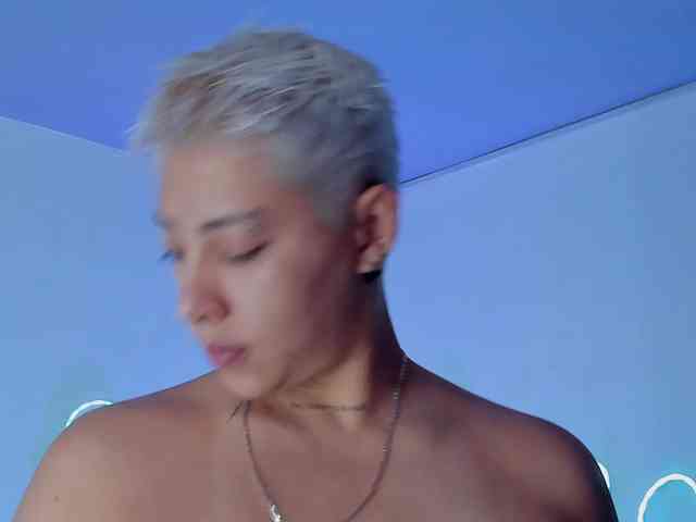 Aleja1214 webcam