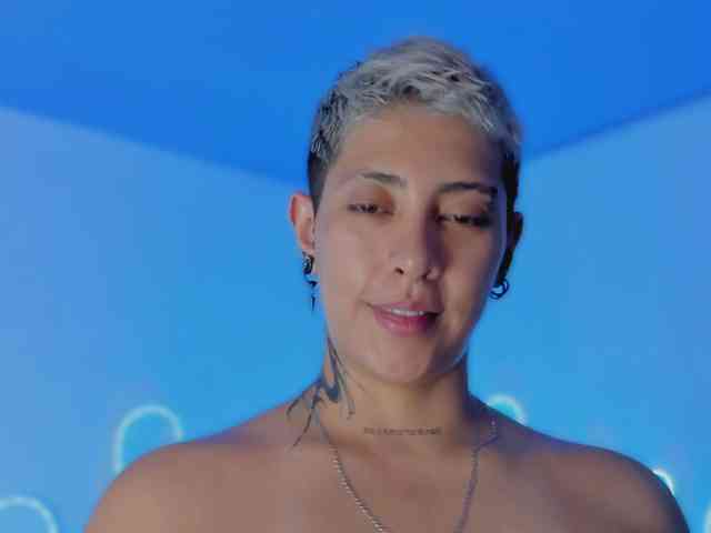 Aleja1214 webcam