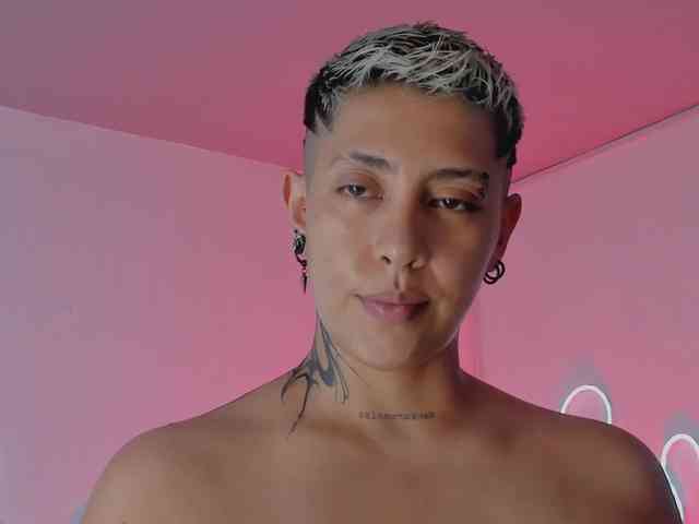 Aleja1214 webcam