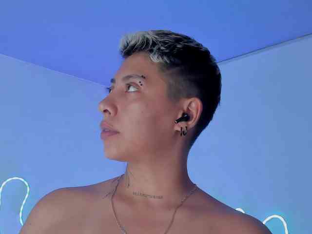 Aleja1214 webcam