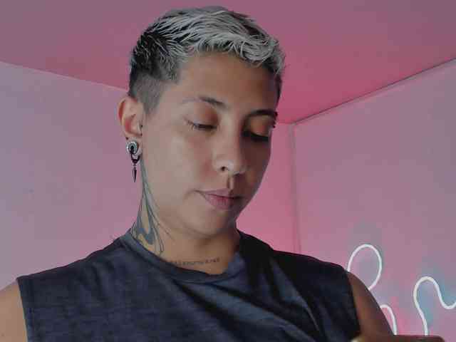 Aleja1214 webcam